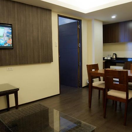 GT Hotel Iloilo Esterno foto