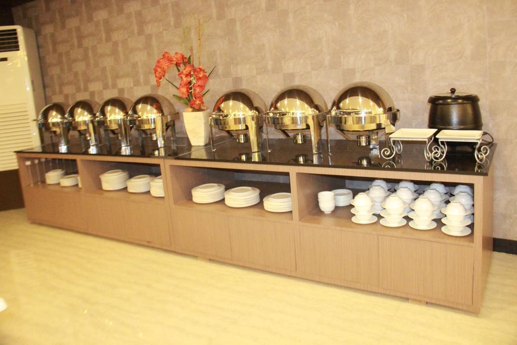 GT Hotel Iloilo Esterno foto