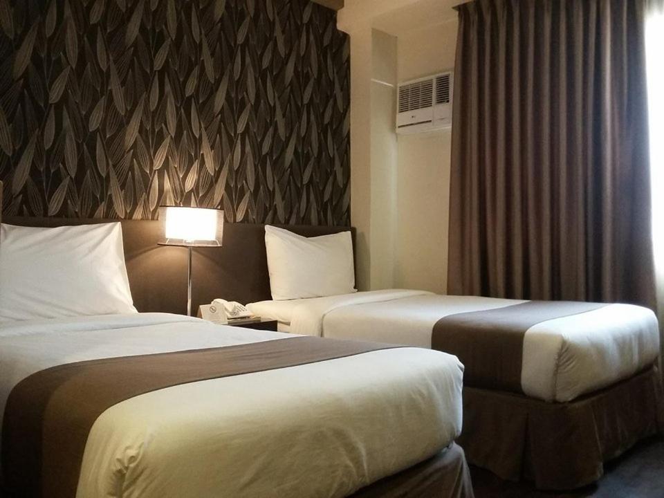 GT Hotel Iloilo Esterno foto