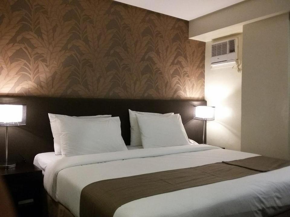 GT Hotel Iloilo Esterno foto