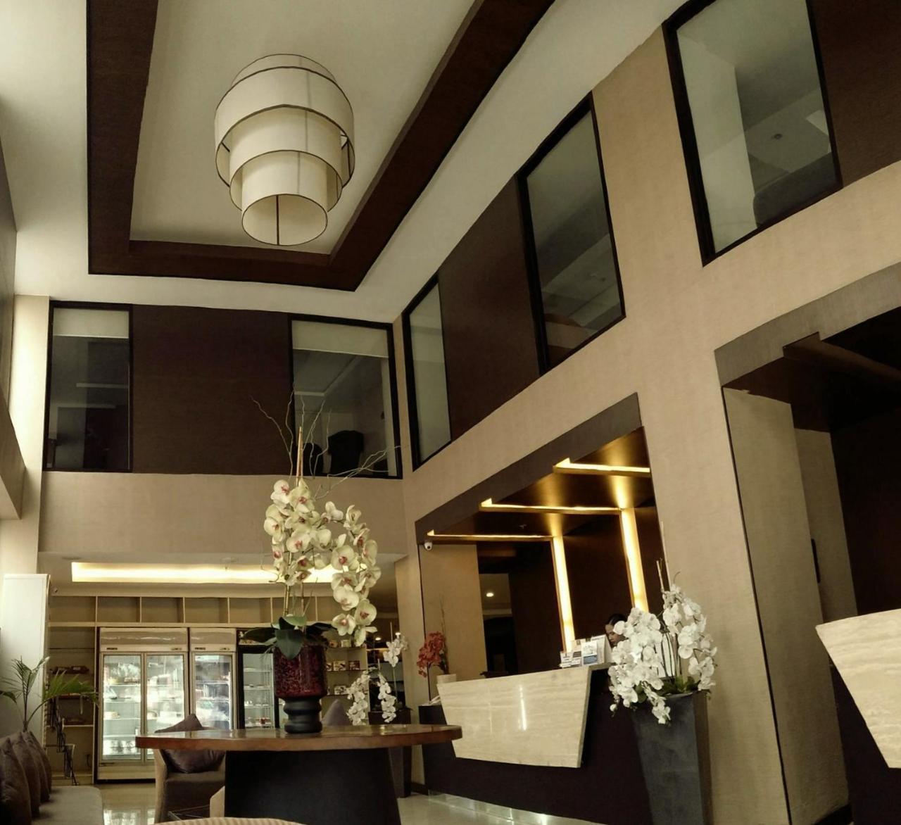 GT Hotel Iloilo Esterno foto