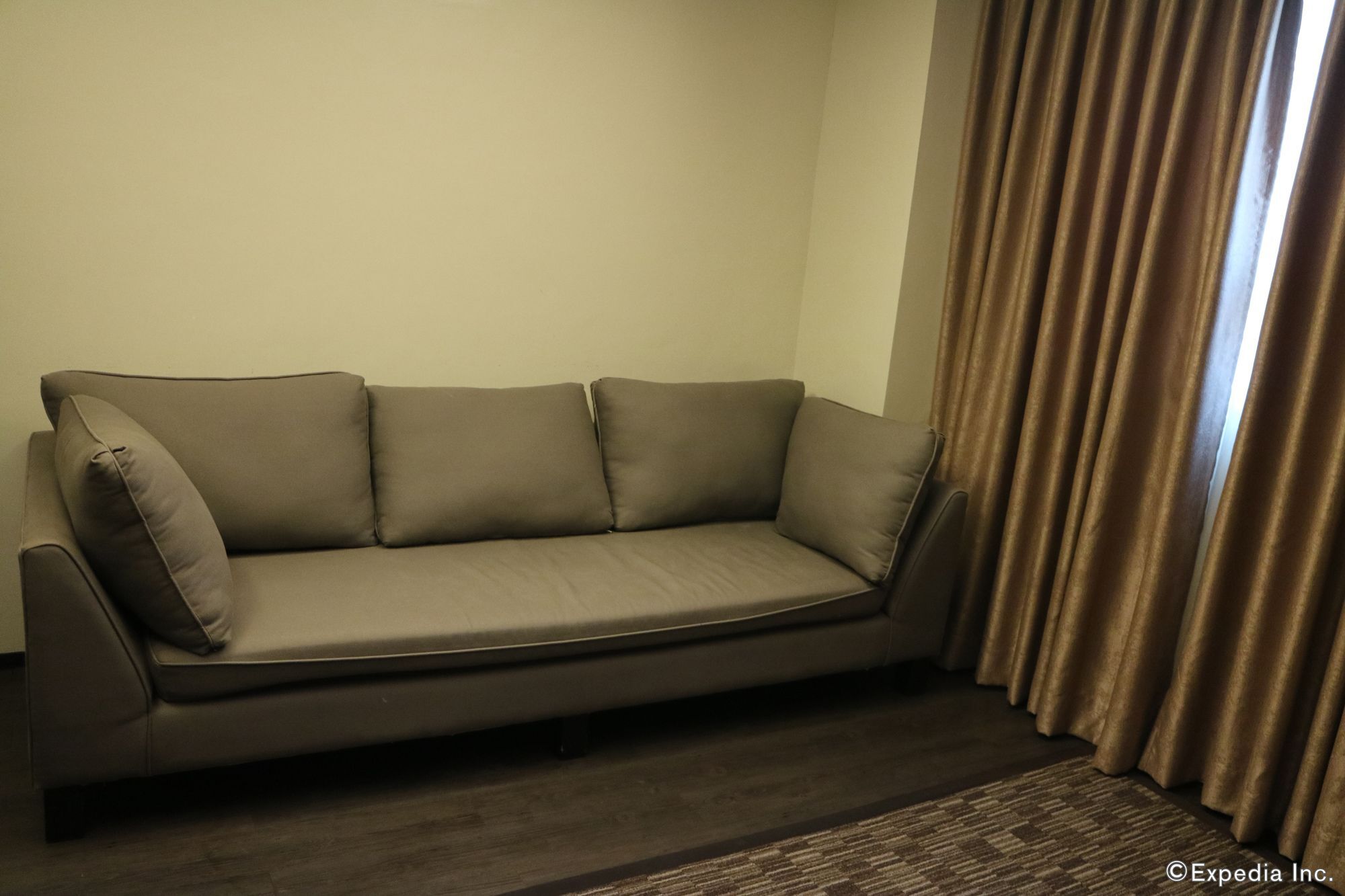 GT Hotel Iloilo Esterno foto