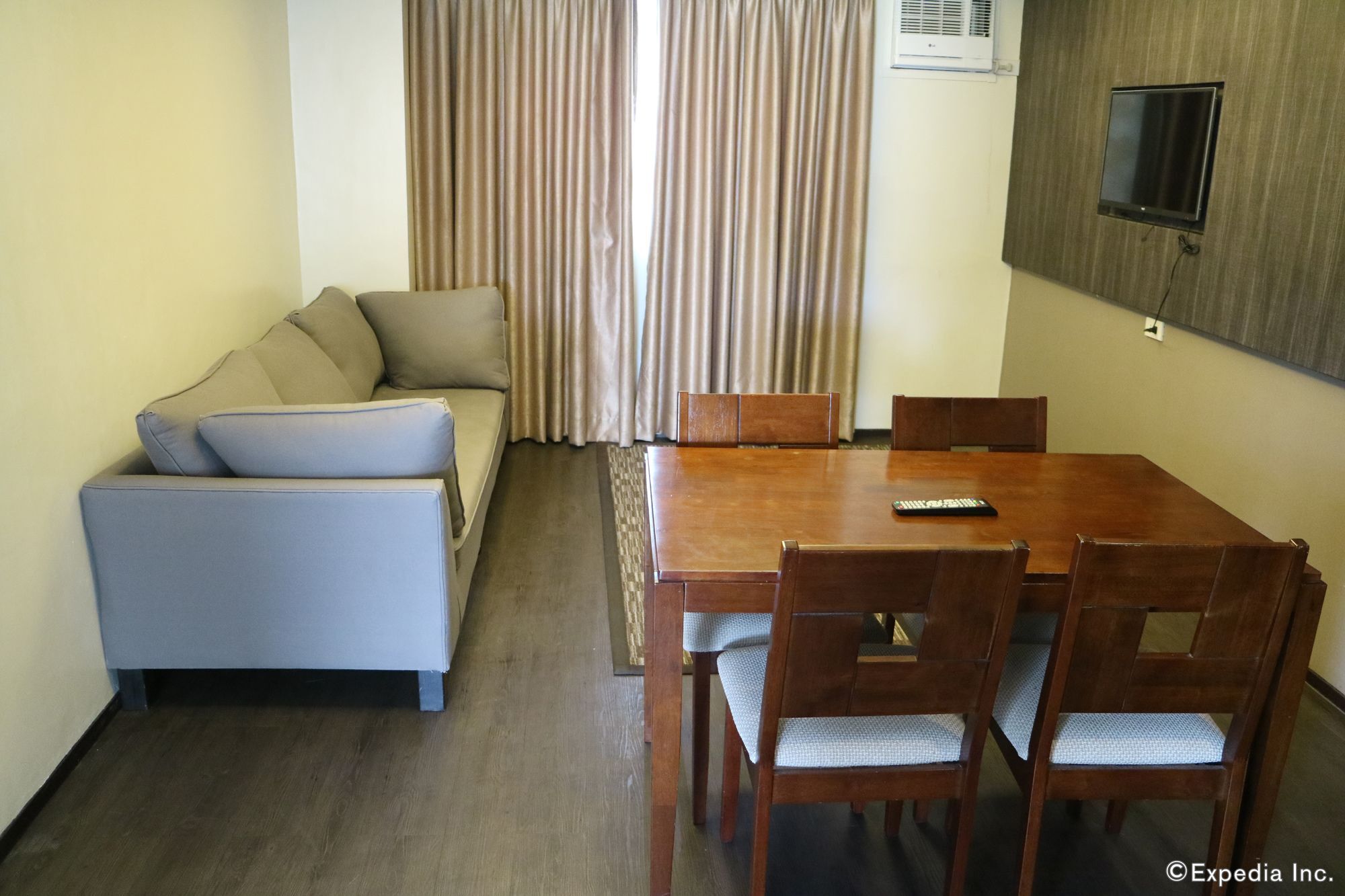 GT Hotel Iloilo Esterno foto