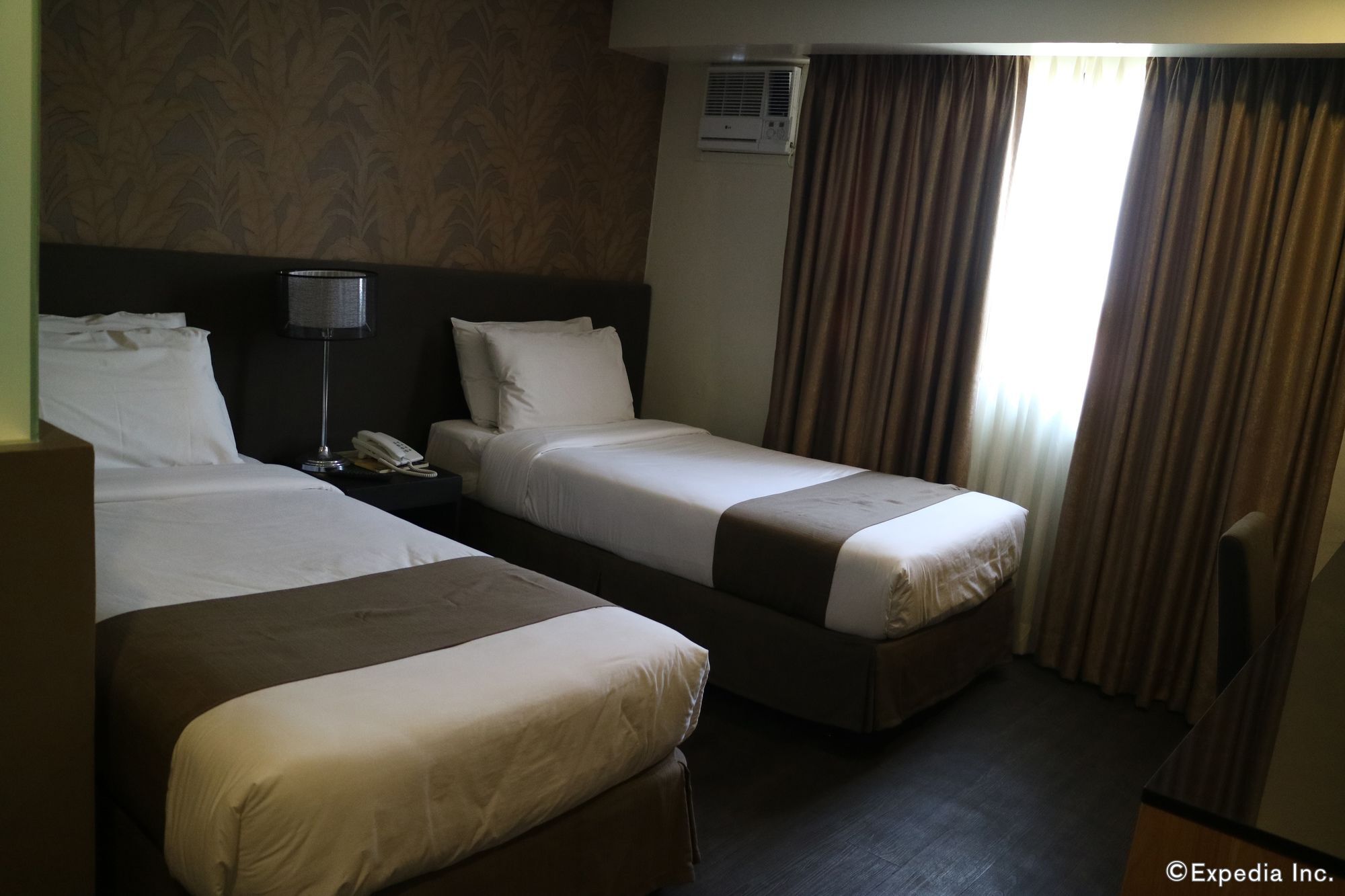 GT Hotel Iloilo Esterno foto