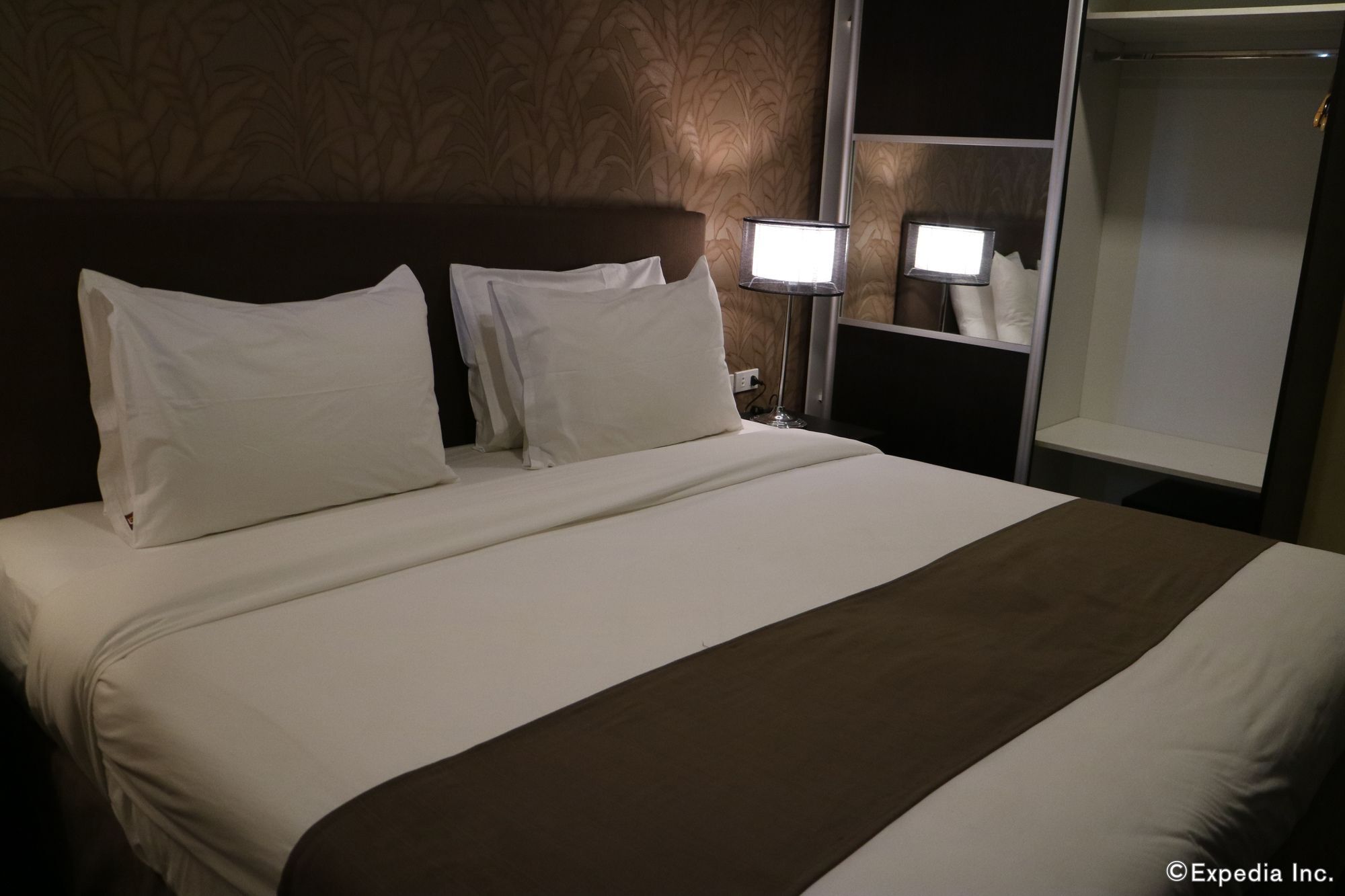 GT Hotel Iloilo Esterno foto