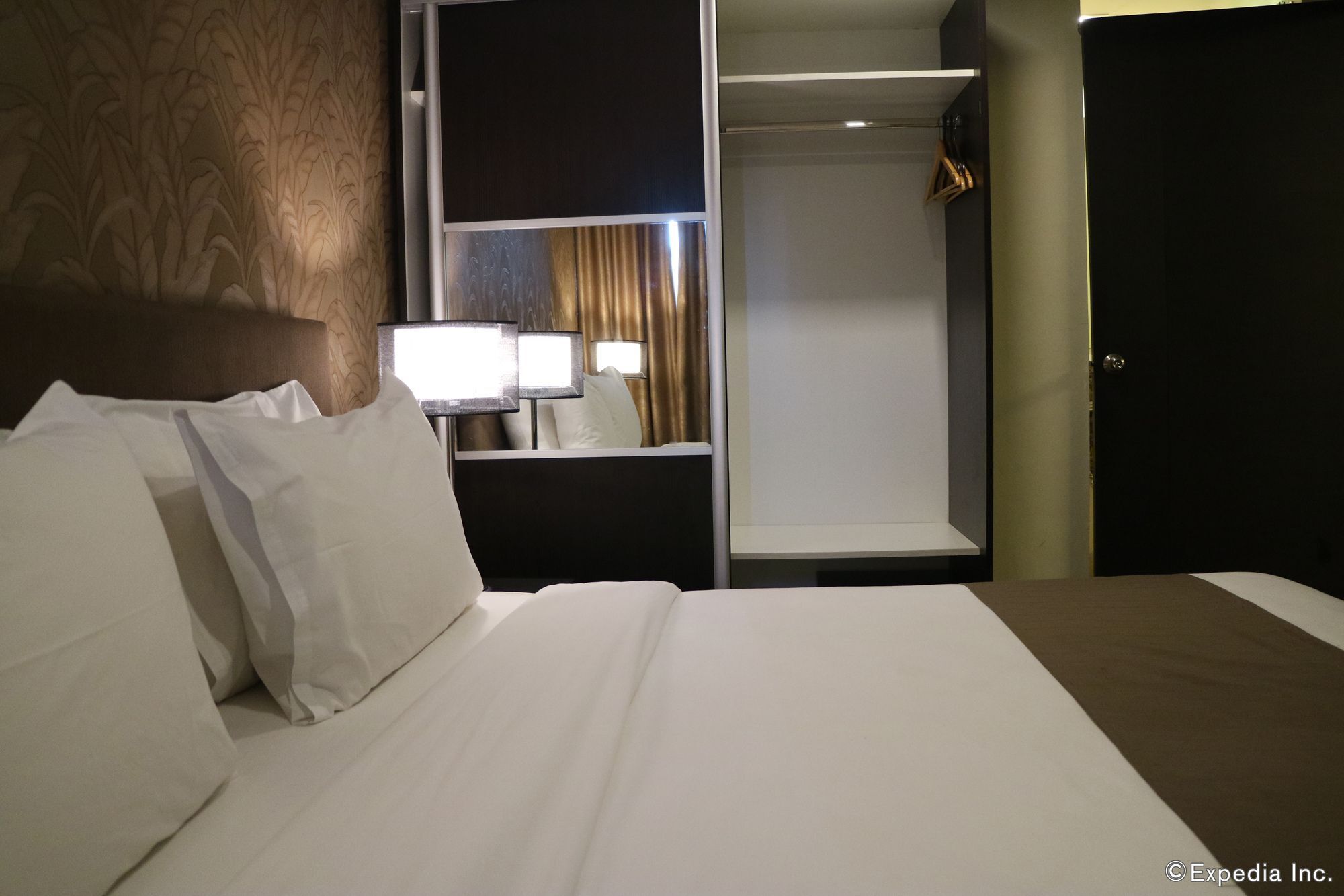 GT Hotel Iloilo Esterno foto